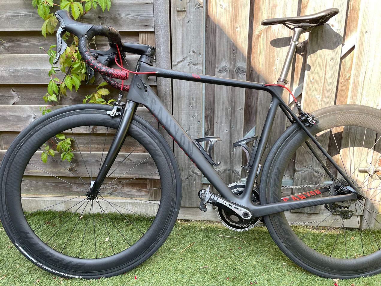 Canyon Ultimate CF SLX 8.0 Di2 used in M | buycycle USA