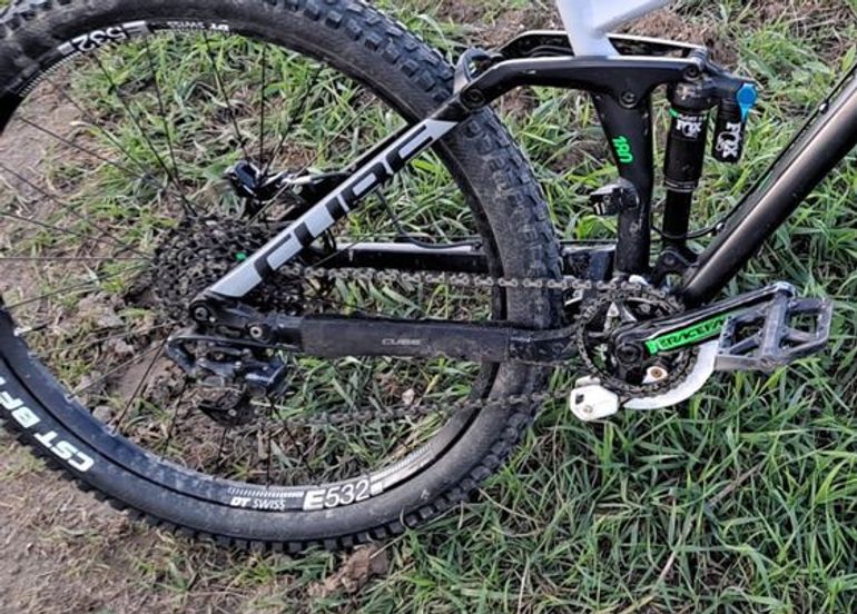 Gebrauchtes CUBE FRITZZ 180 HPA Race 27.5 2017 Mountainbike, Hellgrau — Bild 2 von 7