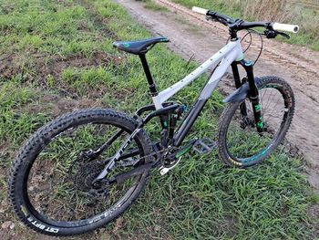 Gebrauchtes CUBE FRITZZ 180 HPA Race 27.5 2017 Mountainbike, Hellgrau — Bild 6 von 7