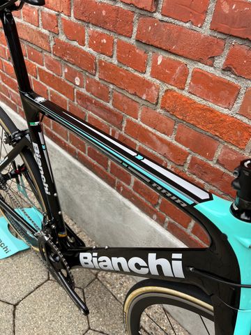 Used Bianchi Aria Carbon/Campagnolo Potenza 2x11/Vision/Size 57/7, 5 Kg/Good Condition 2020 Road & Gravel, Black — image 8 of 13