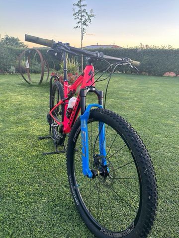 Używany Specialized Men's Epic Comp Carbon 2018 2018 Mountainbike — zdjęcie 8 z 9