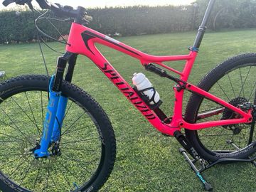 Używany Specialized Men's Epic Comp Carbon 2018 2018 Mountainbike — zdjęcie 4 z 9