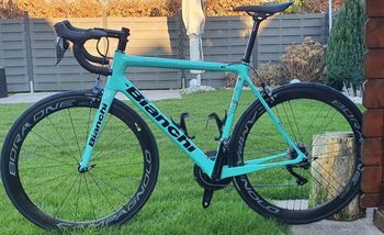 Used Bianchi Specialissima - Ultegra Di2 2022 Road & Gravel, Green — image 1 of 4