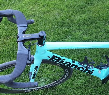 Used Bianchi Specialissima - Ultegra Di2 2022 Road & Gravel, Green — image 3 of 4