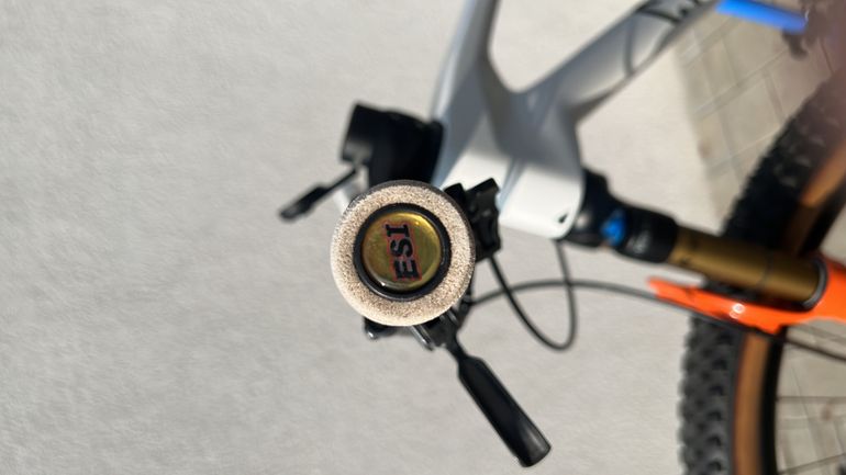 Used Canyon Lux World Cup CFR Team 2023 2023 Mountainbike, White, 29 — image 20 of 22