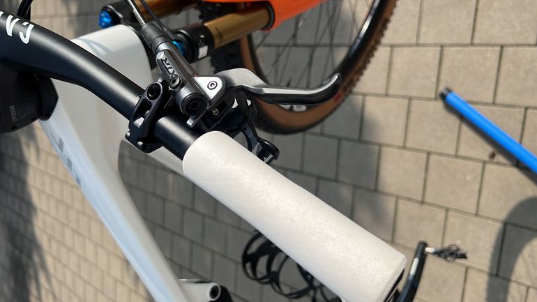 Used Canyon Lux World Cup CFR Team 2023 2023 Mountainbike, White, 29 — image 11 of 22