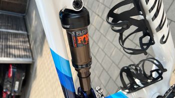 Used Canyon Lux World Cup CFR Team 2023 2023 Mountainbike, White, 29 — image 12 of 22