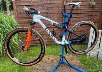 Used Canyon Lux World Cup CFR Team 2023 2023 Mountainbike, White, 29 — image 1 of 22