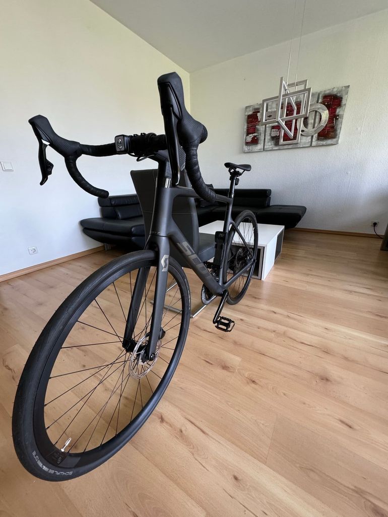 Used Scott Addict 10 disc carbon 2021 2021 Road & Gravel, Black — image 12 of 20