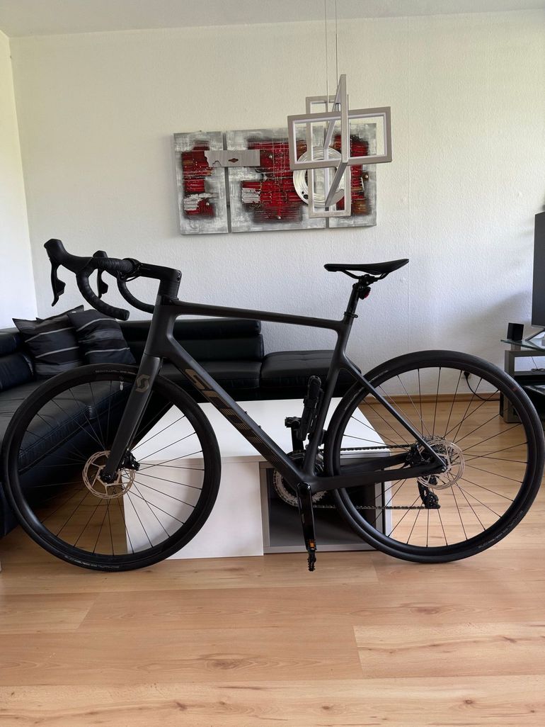 Used Scott Addict 10 disc carbon 2021 2021 Road & Gravel, Black — image 3 of 20