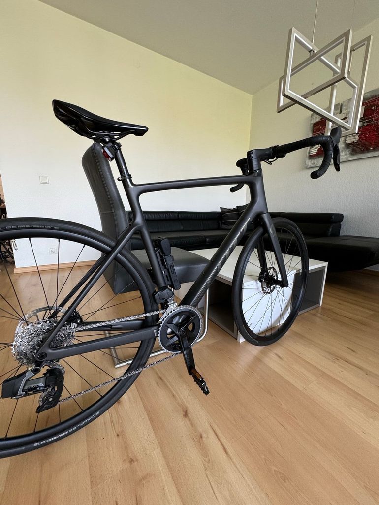 Used Scott Addict 10 disc carbon 2021 2021 Road & Gravel, Black — image 13 of 20