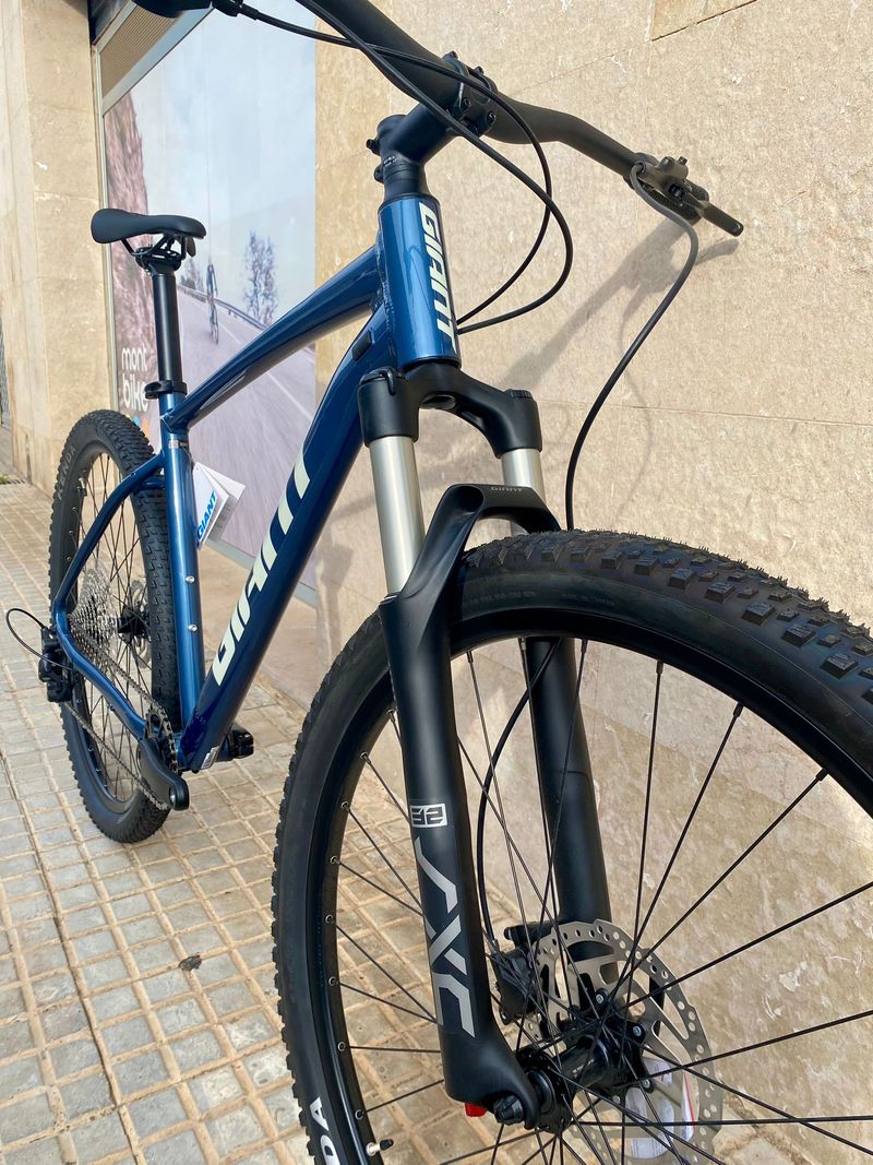 Used Giant Talon 0 2022 2022 Mountainbike, Blue, 27.5, 29 — image 4 of 4