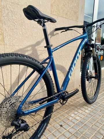 Used Giant Talon 0 2022 2022 Mountainbike, Blue, 27.5, 29 — image 2 of 4