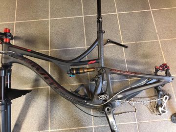 Used Pivot Mach 4 Carbon Frame Frameset 2016 Mountainbike, Black — image 1 of 6