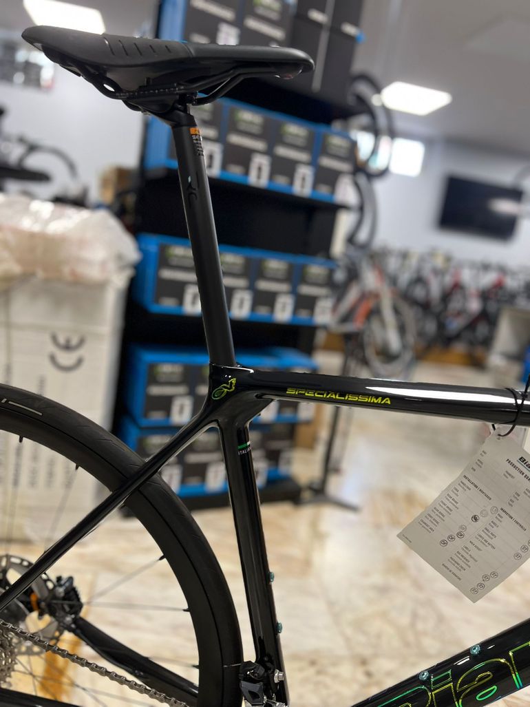 Used Bianchi Specialissima Ultegra 2023 Road & Gravel, Black — image 6 of 8