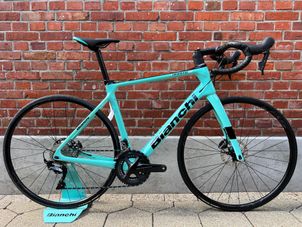 Bianchi - NEW! Infinito XE/Disc Brakes/Full Carbon/Shimano Ultegra/Size 55, 2024