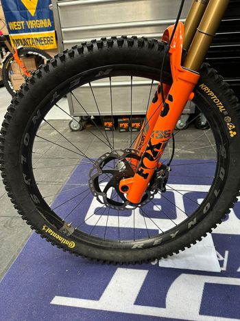 Used Pivot Shadowcat Team XTR 2023 2023 Mountainbike, Blue, 27.5 — image 19 of 38
