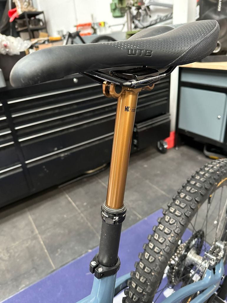 Used Pivot Shadowcat Team XTR 2023 2023 Mountainbike, Blue, 27.5 — image 10 of 38