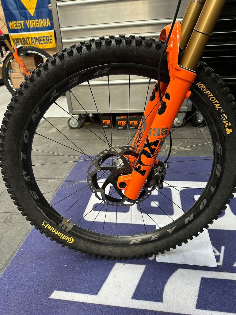 Used Pivot Shadowcat Team XTR 2023 2023 Mountainbike, Blue, 27.5 — image 38 of 38