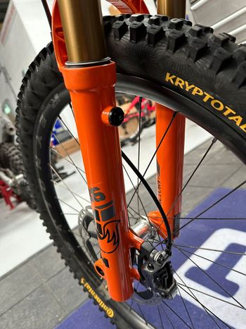 Used Pivot Shadowcat Team XTR 2023 2023 Mountainbike, Blue, 27.5 — image 33 of 38