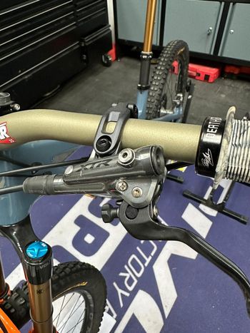 Used Pivot Shadowcat Team XTR 2023 2023 Mountainbike, Blue, 27.5 — image 23 of 38