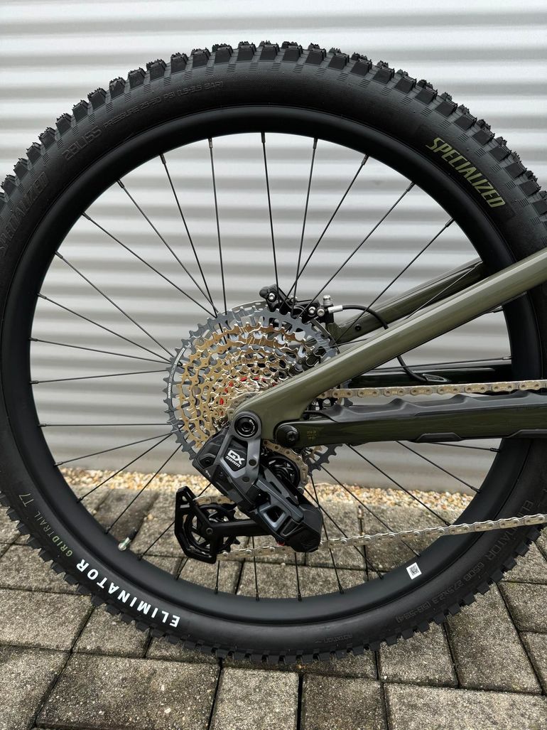 Specialized Turbo Levo SL Expert Carbon 2024 Mountainbike usato, Verde — immagine 2 di 11