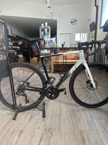 Giant - Defy Advanced Pro 1 2024, 2024