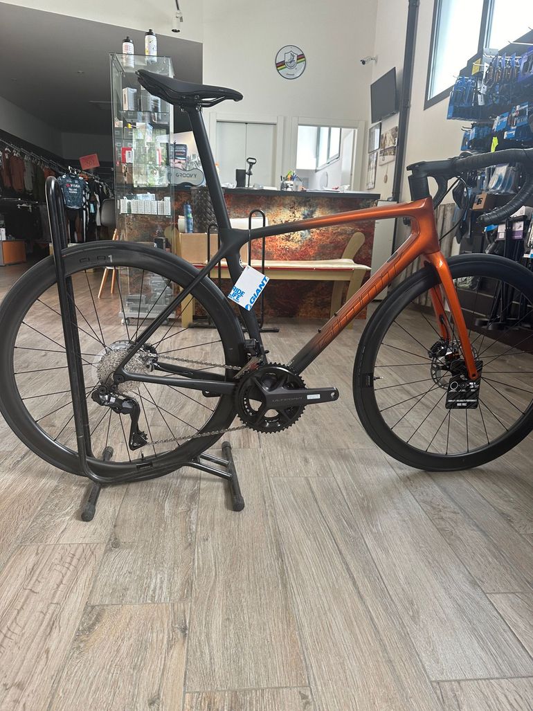 Used Giant TCR Advanced Pro Disc 0 Ultegra Di2 2022 2022 Road & Gravel, Orange — image 1 of 6
