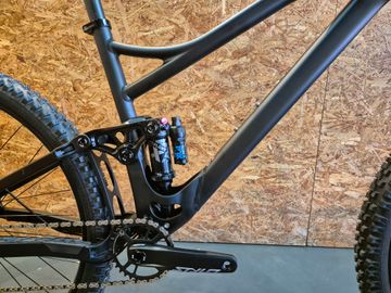 Used Banshee Titan v3.2 2024 Mountainbike, Black — image 4 of 6