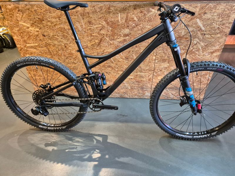 Tweedehands Banshee Titan v3.2 2024 MTB