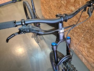 Used Banshee Titan v3.2 2024 Mountainbike, Black — image 3 of 6