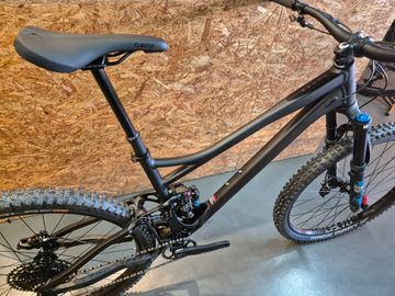 Used Banshee Titan v3.2 2024 Mountainbike, Black — image 6 of 6