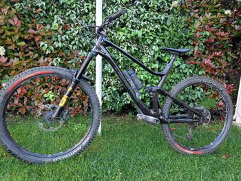 Used Lapierre Zesty AM CF 8.9 2023 Mountainbike — image 2 of 7
