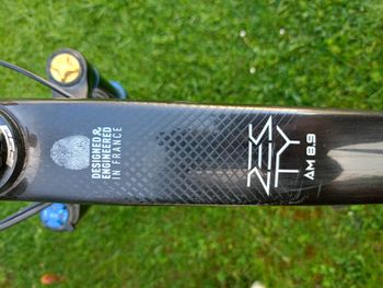 Used Lapierre Zesty AM CF 8.9 2023 Mountainbike — image 5 of 7