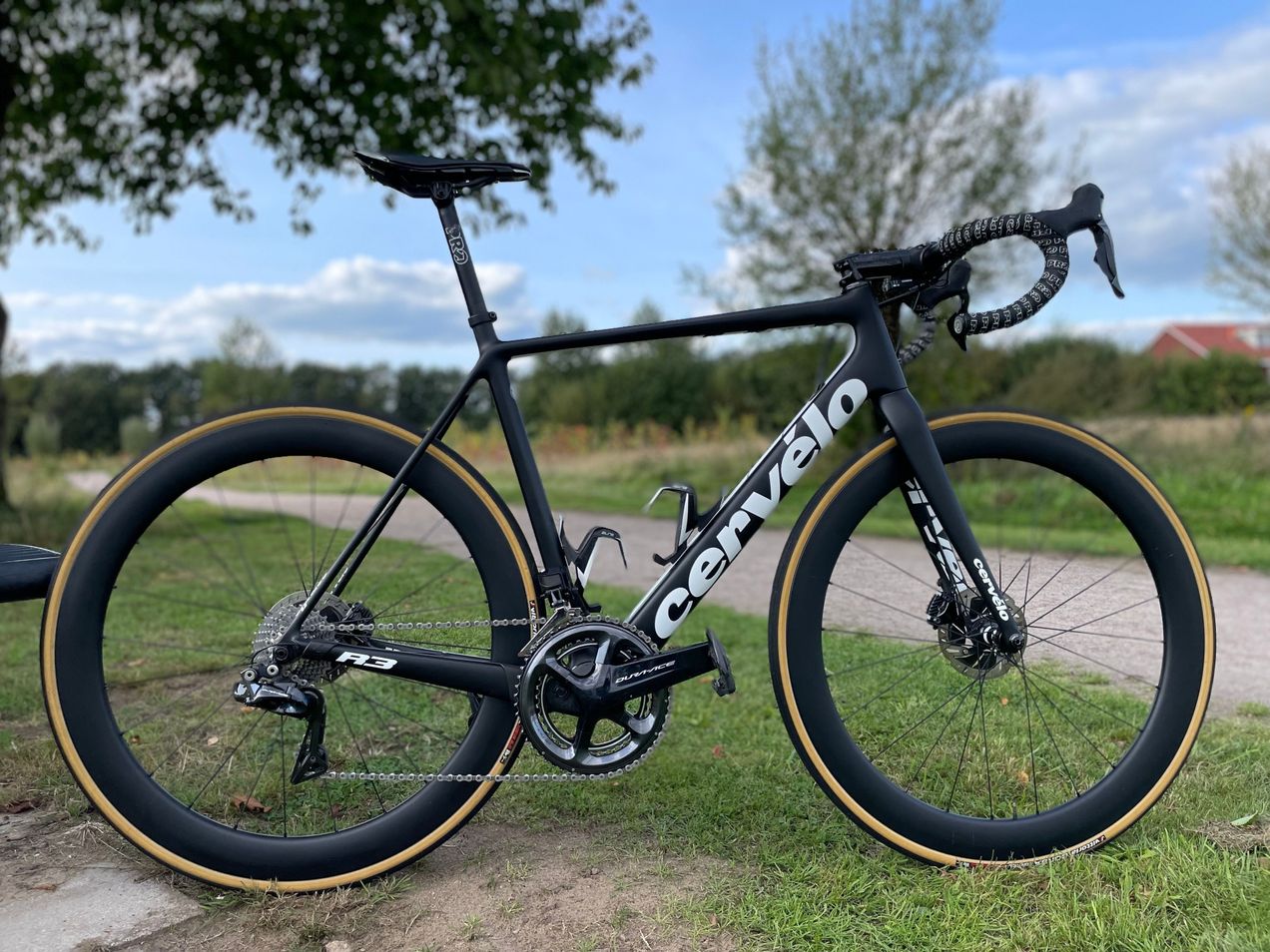 Road Bike Cervelo R3 Disc Ultegra Di2 2020 Bicycles Cervelo R3