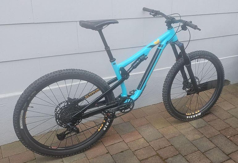 Used Rocky Mountain Altitude Alloy 30 2020 2020 Mountainbike, Blue, 27.5, 26 — image 2 of 7