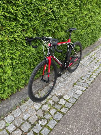 Used Trek Madone 3.5 H2 Compact 2014 2014 Road & Gravel, Red — image 2 of 6