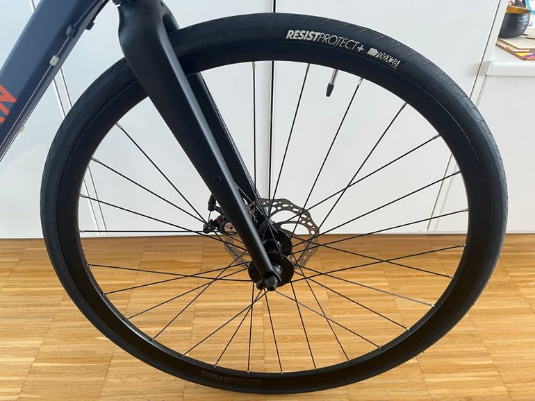 Used TRIBAN RC120 Disc Road Bike 2024 Road & Gravel, Blue — image 4 of 14