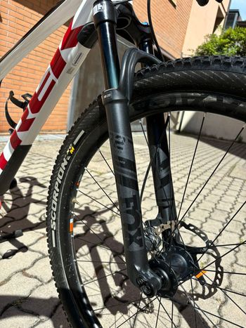 Used Trek Procaliber 9.8 2021 2021 Mountainbike, White, 29 — image 6 of 8