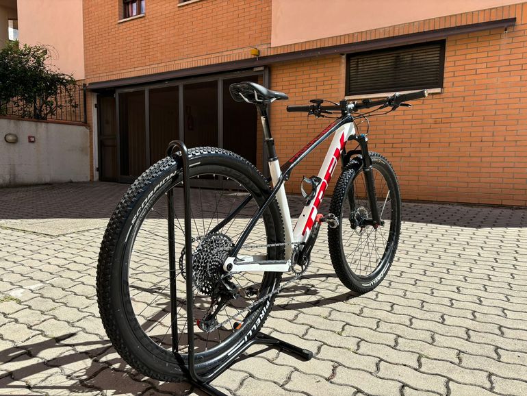 Used Trek Procaliber 9.8 2021 2021 Mountainbike, White, 29 — image 2 of 8
