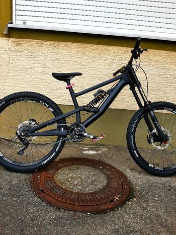 Used Canyon Torque dhx 2018 Mountainbike, Schwarz — image 1 of 3