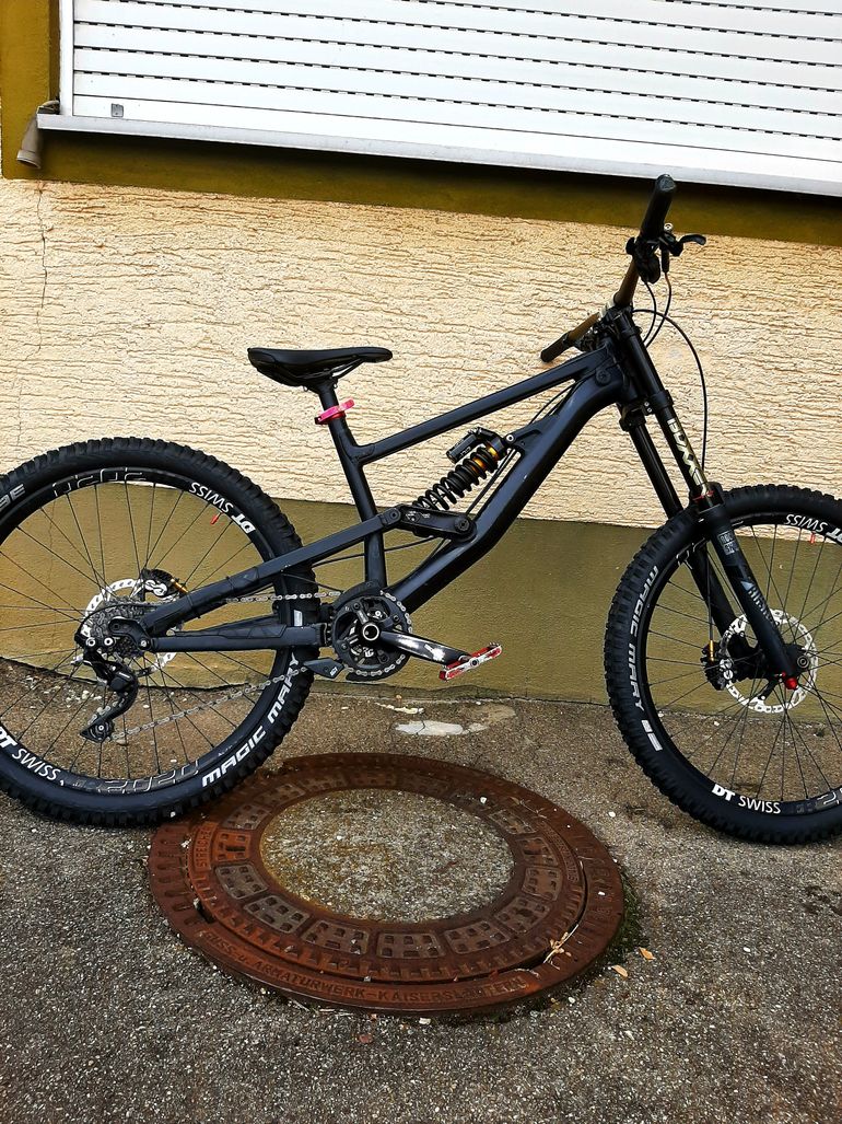 Used Canyon Torque dhx 2018 Mountainbike, Schwarz — image 1 of 3