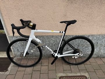 Cannondale SuperSix EVO Carbon Disc 105 2022 Road & Gravel d'occasion — image 2 sur 3
