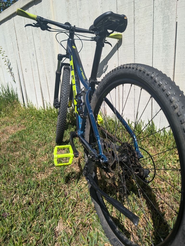 Used Trek Marlin 5 2021 2021 Mountainbike, Black, 27.5, 29 — image 6 of 9
