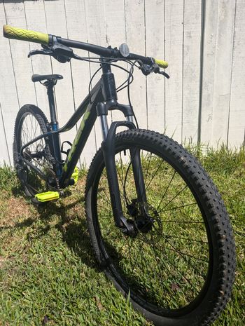 Used Trek Marlin 5 2021 2021 Mountainbike, Black, 27.5, 29 — image 4 of 9