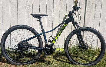 Used Trek Marlin 5 2021 2021 Mountainbike, Black, 27.5, 29 — image 1 of 9
