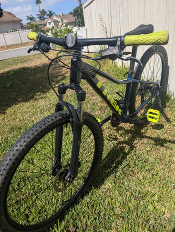 Used Trek Marlin 5 2021 2021 Mountainbike, Black, 27.5, 29 — image 5 of 9