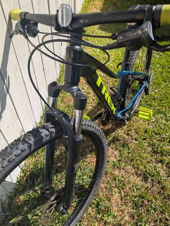 Used Trek Marlin 5 2021 2021 Mountainbike, Black, 27.5, 29 — image 9 of 9