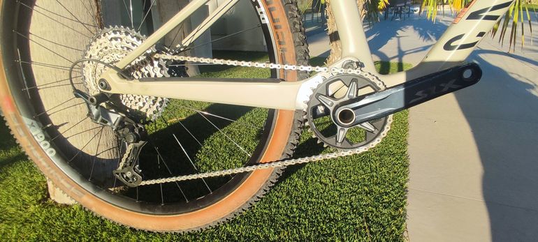 Used Canyon Lux Trail CF 6 2022 2022 Mountainbike, Light Gray, 29 — image 3 of 10