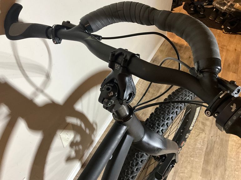 Used Carver Titanium Gnarvester 2020 Mountainbike, Black — image 8 of 8